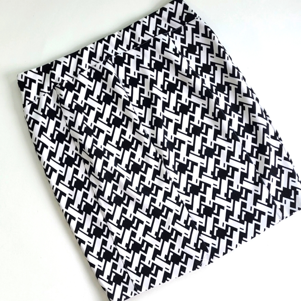 NY&Co Stretch Skirt Black/White